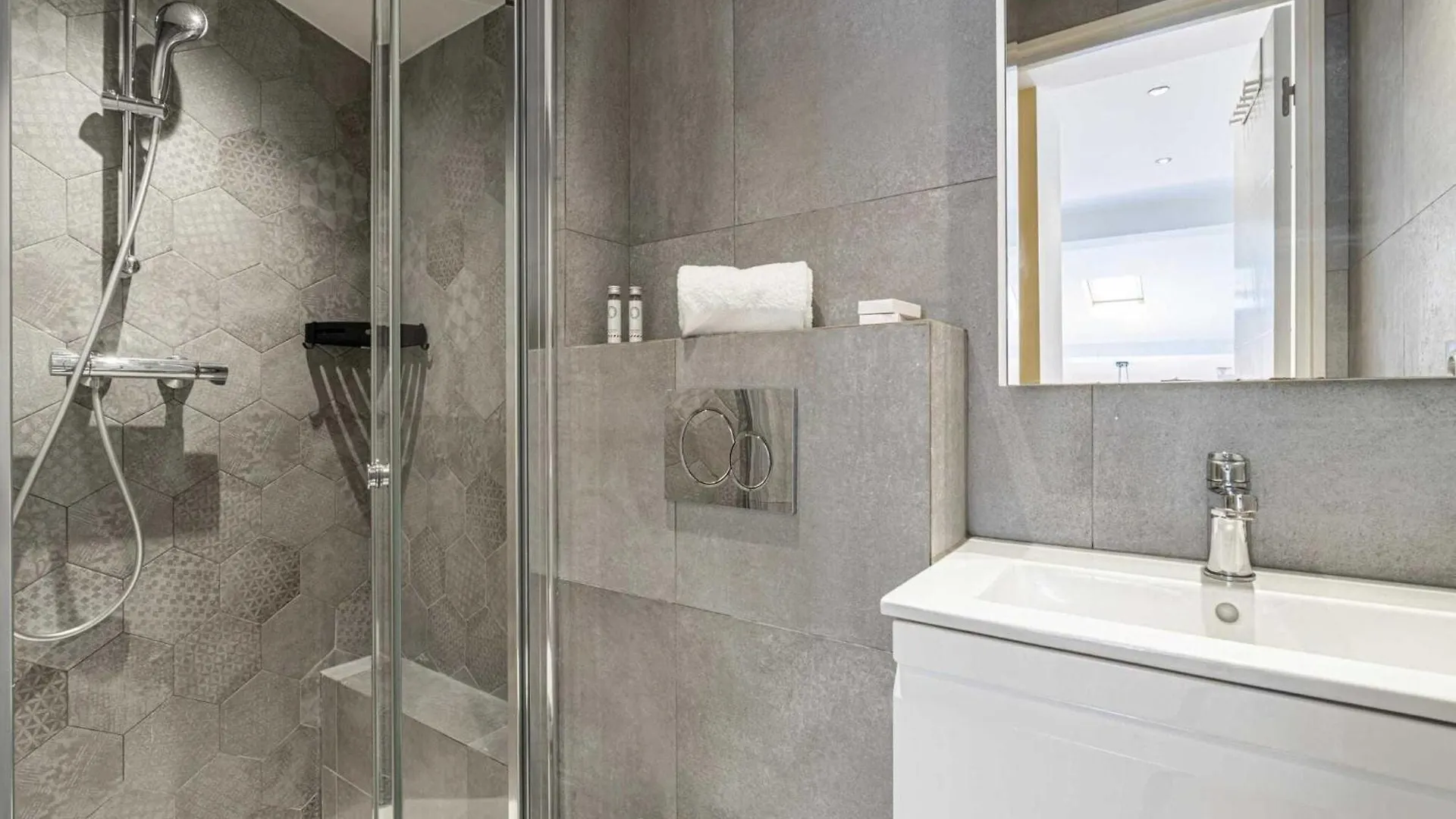 Bright Duplex-Cannes Centre -Mobility Lease Apartment